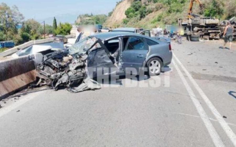 Συγκλονίζουν οι εικόνες από την καραμπόλα με δύο νεκρούς και πέντε τραυματίες