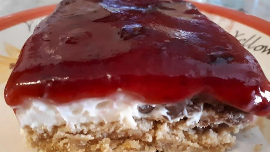 Έτοιμο σε 20 λεπτά: Το Oικovoμικo γλυκό ψυγείου που μπορεί να το φτιάξει κι ο πιο αρχάριος