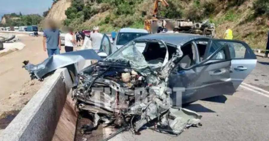 Συγκλονίζουν οι εικόνες από την καραμπόλα με δύο νεκρούς και πέντε τραυματίες