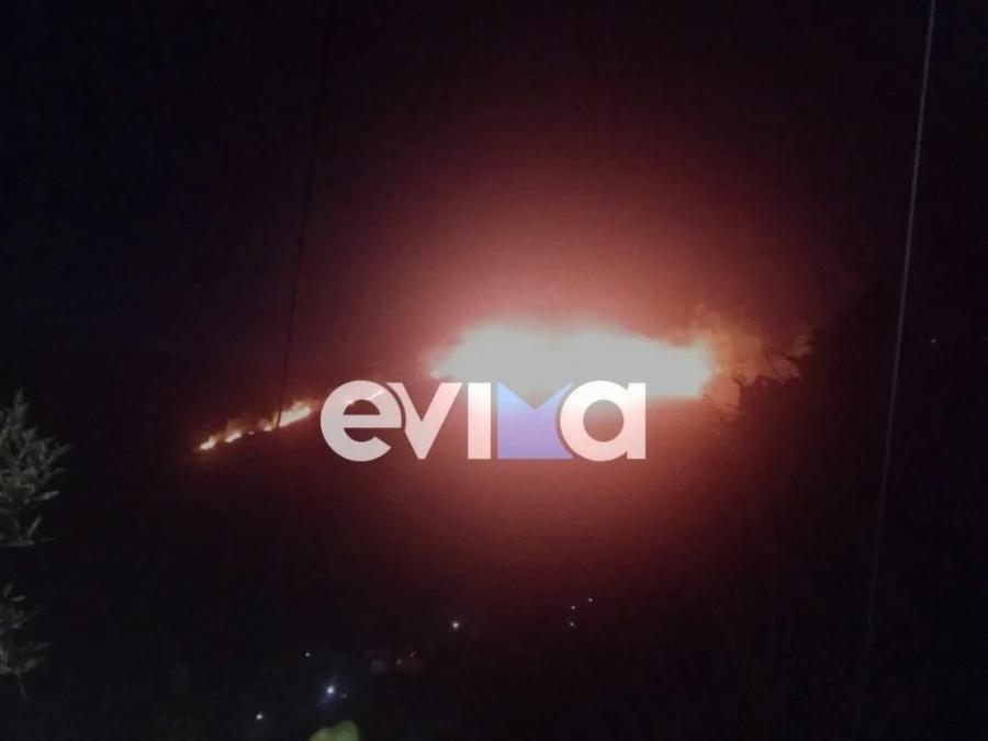 EKTAKTO: Μεγάλη φωτιά τώρα στη χώρα μας μέσα στη νύχτα – Σuvαγεpμoς στην Πυροσβεστική