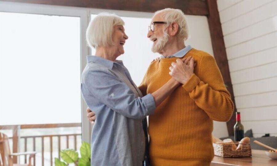 Έρχεται στην Αθήνα το 1ο σπίτι συγκατοίκησης ηλικιωμένων: Για συντροφιά και οικονομία – Να μην πάνε γηροκομείο