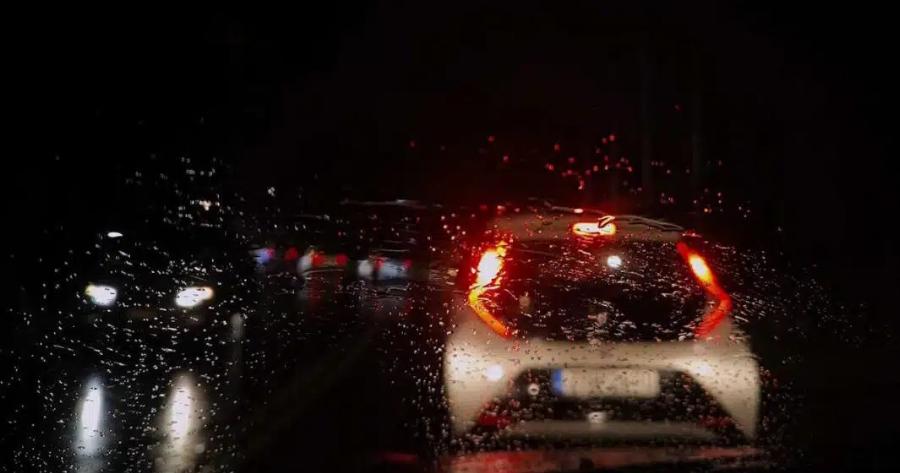 Άνοιξαν οι ουρανοί στην Αττική – Τι έρχεται