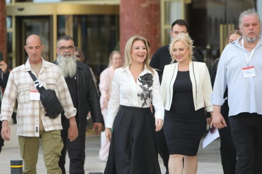 Αποθέωσαν την Καρυστιανού στην παρουσίαση του νέου κόμματός της