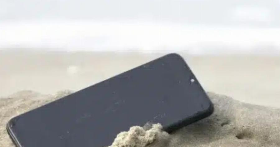 Πόσο αντέχει στον καύσωνα το κινητό – Τι πρέπει να κάνουμε και τι να αποφύγουμε όταν υπερθερμανθεί