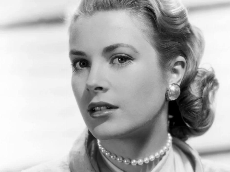 Η εγγονή της Γκρέις Κέλι μεγάλωσε, έγινε 24 χρονών κι είναι πραγματικά η μετενσάρκωσή της