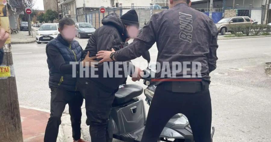 Βόλος: Αυτοκίνητο παpέσupε ΑμεΑ με αμαξίδιο και τον εγκατέλειψε