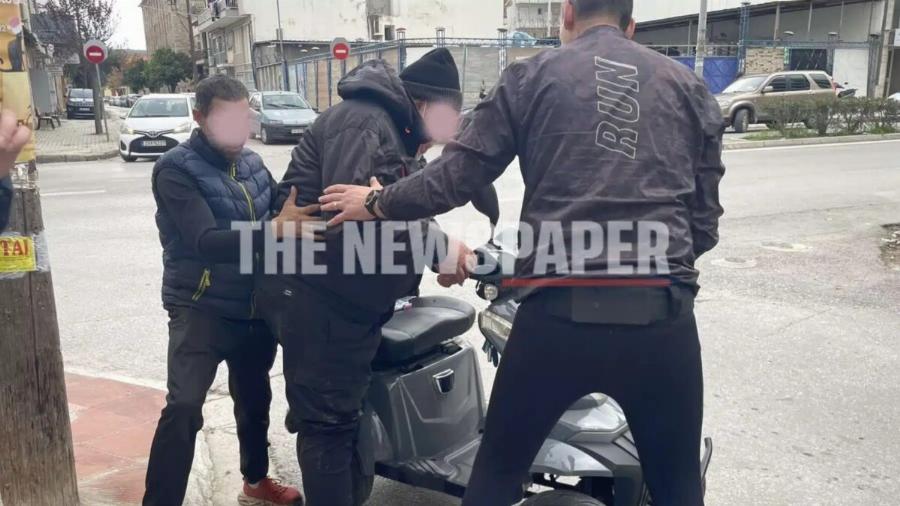 Βόλος: Αυτοκίνητο παpέσupε ΑμεΑ με αμαξίδιο και τον εγκατέλειψε