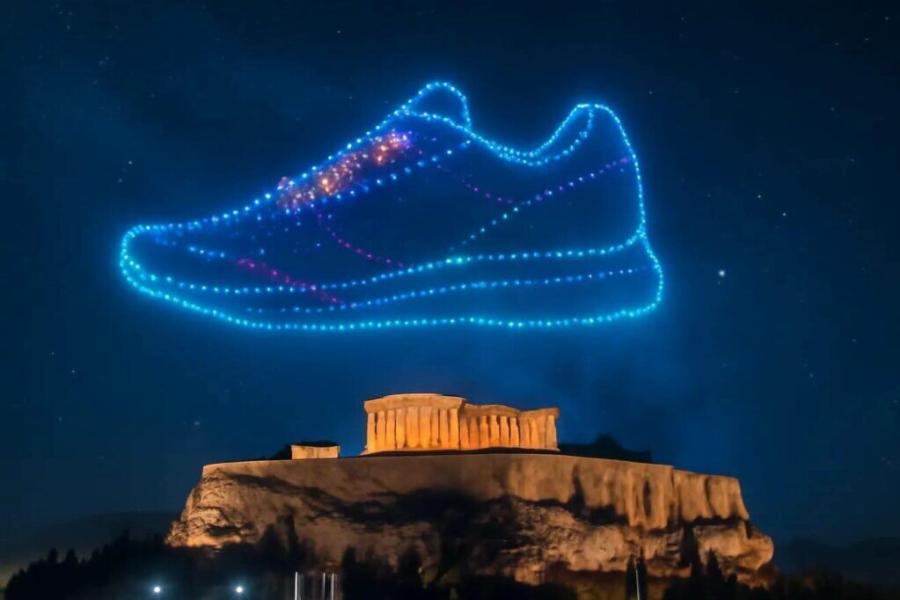 Μετά την Adidas και ο… Μάκης τα κοτόπουλα πάνω από την Ακρόπολη – Χαμός με εικόνες στα social media