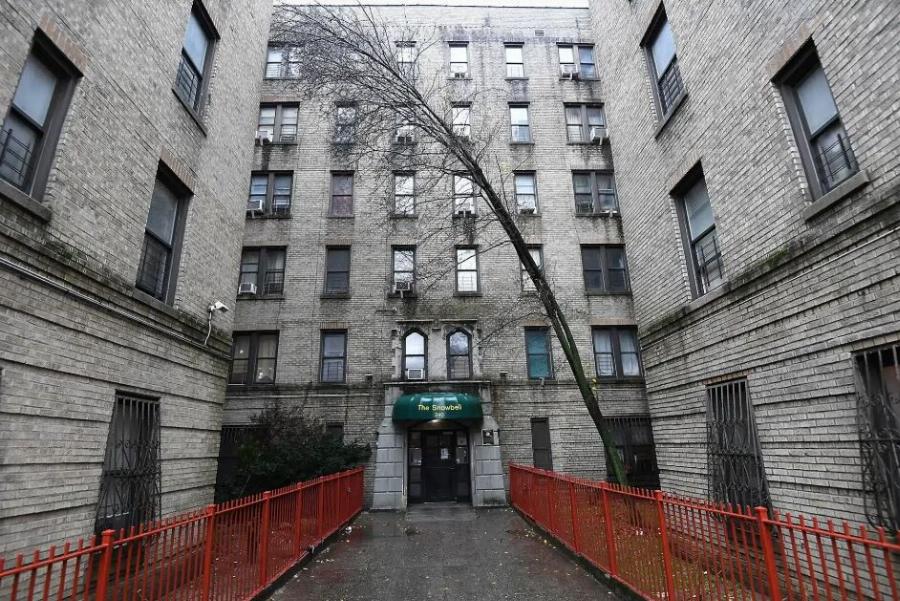 Βγήκε από το μπάνιο και βρήκε νεκpά τα πεντάχρονα δiδυμα παıδιά της: Μuστήριο με την αιτiα θaνάτου