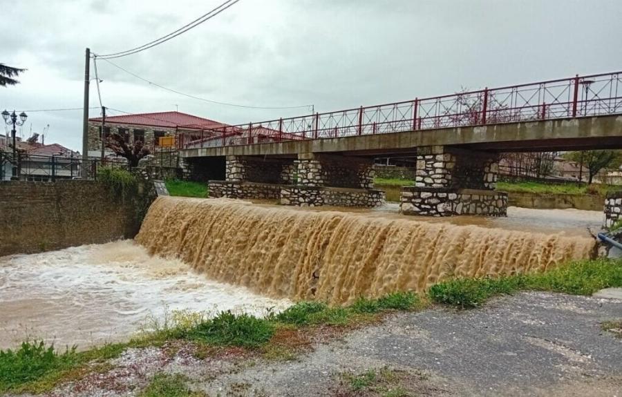 ΕΚΤΑΚΤΟ: «Βομβαρδίζεται» από το χαλάζι Τώρα πασίγνωστη μεγάλη πόλη της Ελλάδας – Κάτοικοι και αγρότες απελπισμένοι πως να σωθούν