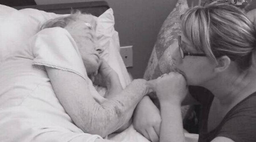 Ήταν παντρεμένοι για 62 χρόνια και πέθαναν την ίδια ημέρα. Αλλά τα τελευταία λόγια του άντρα είναι που έχουν σημασία