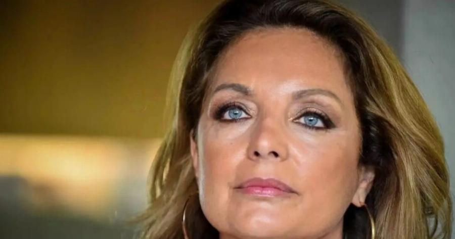 Σαν αρχαία Ελληνίδα θεά: Η Άντζελα Γκερέκου «άστραψε» στον γάμο του Ανδρέα Γεωργίου