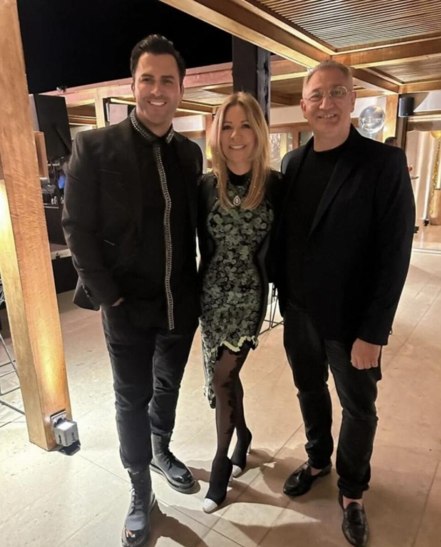 Μαριάννα Λάτση: Είναι 71, αλλά δείχνει 21! Βγήκε έξω με μίνι και τις «πάτnσε» κάτω όλες