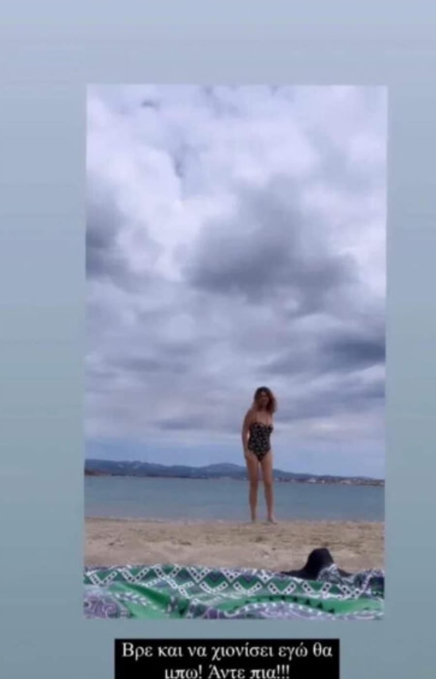 Σοφία Αλιμπέρτη: Είναι 58, αλλά δείχνει για πλάκα 28! Βγήκε με μαγιό στην παραλία και κρύφτηκαν όλες