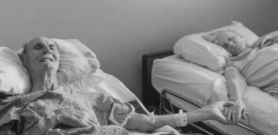 Ήταν παντρεμένοι για 62 χρόνια και πέθαναν την ίδια ημέρα. Αλλά τα τελευταία λόγια του άντρα είναι που έχουν σημασία