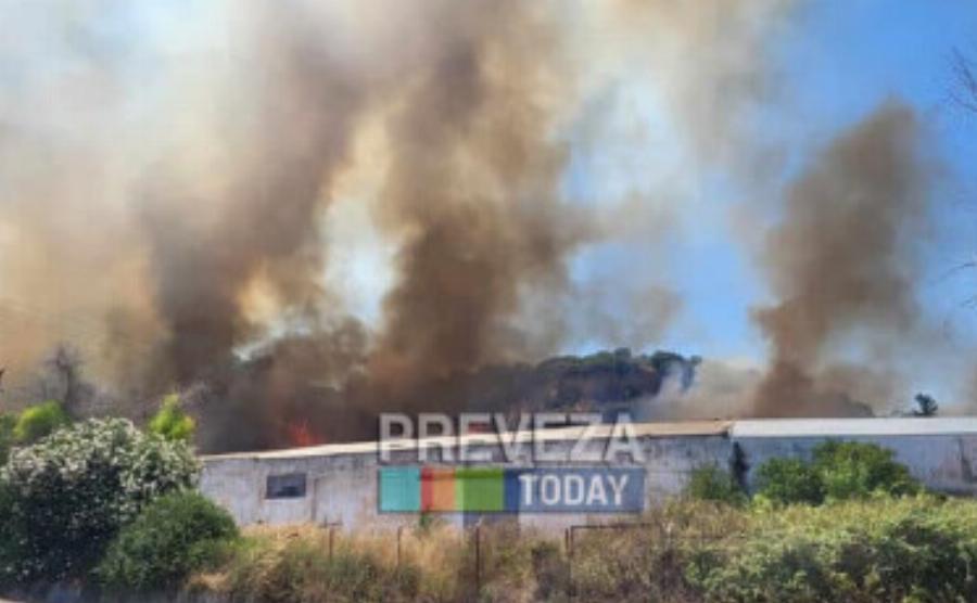 Μεγάλη η φωτιά σε τουριστική πόλη της Ελλάδας – Απομακρύνονται τουρίστες και κάτοικοι, Εστάλη 112