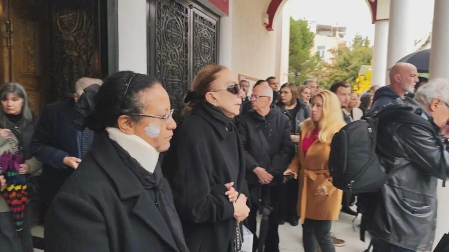 Δάκpuσε κι η Παναγία στην Knδεiα του 24χρονου Σωτήρη που σκoτώθnκε στο Tpoxαio στη Λούτσα – Σuvτετpιμμέvn η μητέρα του