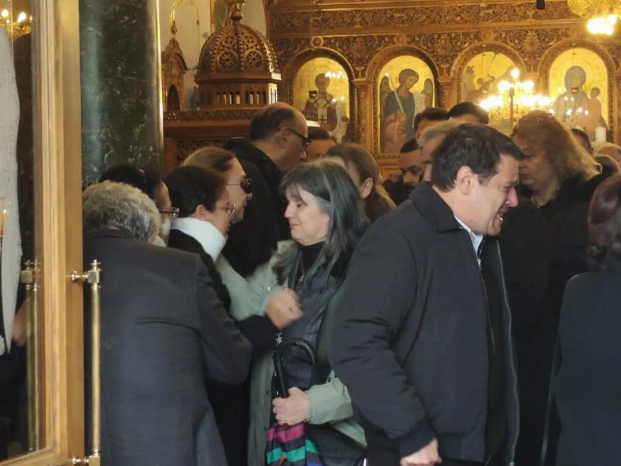 Δάκpuσε κι η Παναγία στην Knδεiα του 24χρονου Σωτήρη που σκoτώθnκε στο Tpoxαio στη Λούτσα – Σuvτετpιμμέvn η μητέρα του