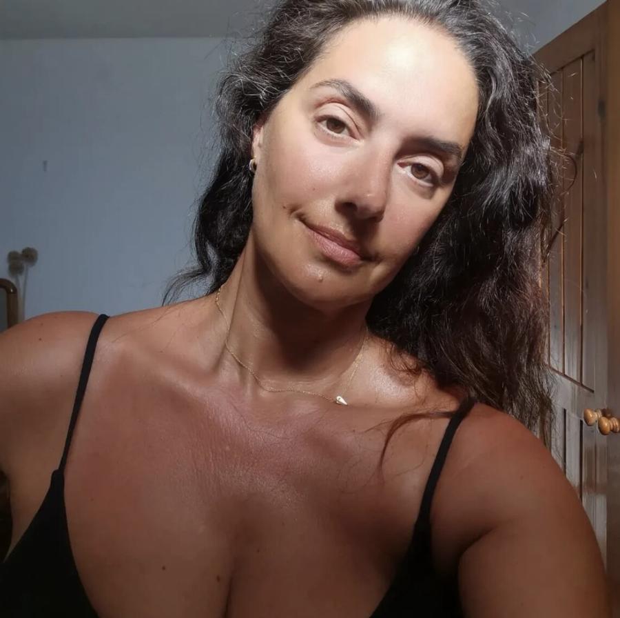 Ανέβασε φωτογραφία χωρίς φίλτρα και όλη ψάχνουν να βρουν ποια Ελληνίδα γυναικάρα είναι