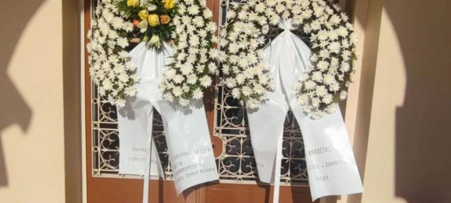 Θλίψη στο «τελευταίο αντίο» στον 32χρονο Μανούσο Φαρμάκη – Τραγικές φιγούρες οι αδελφές του, Όλγα και Γωγώ Φαρμάκη