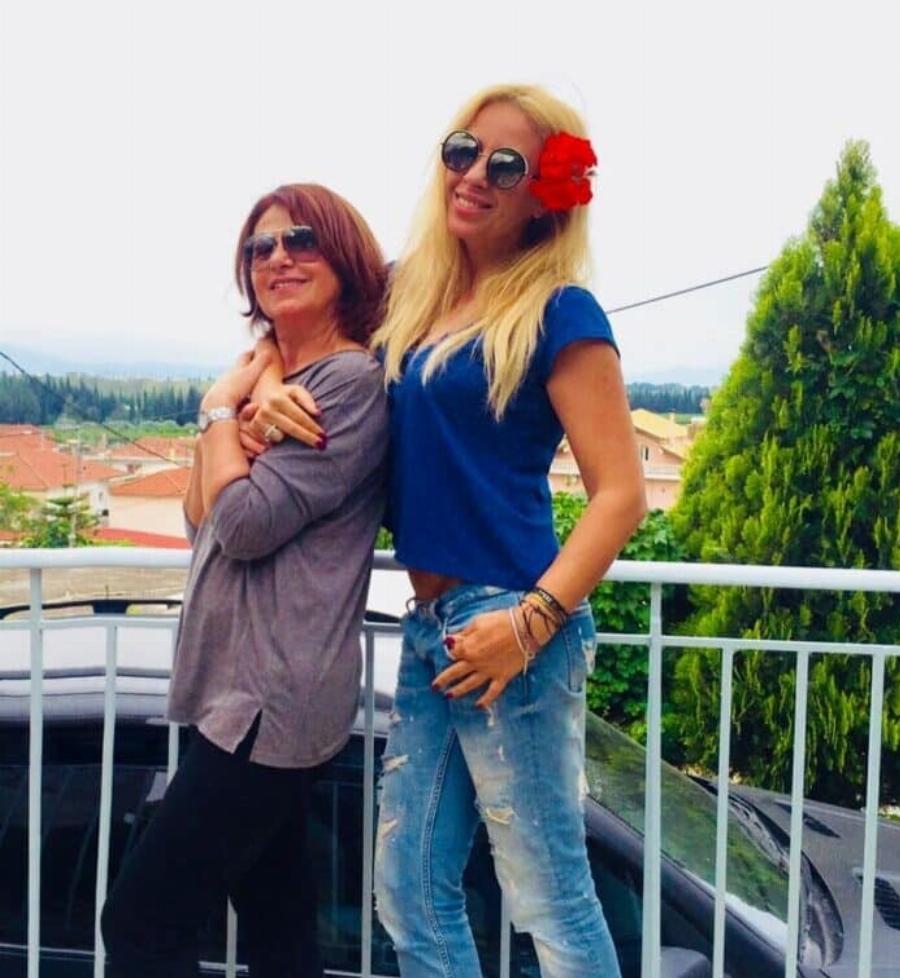 Τραγικές στιγμές για τη μητέρα της Γωγώς Μαστροκώστα