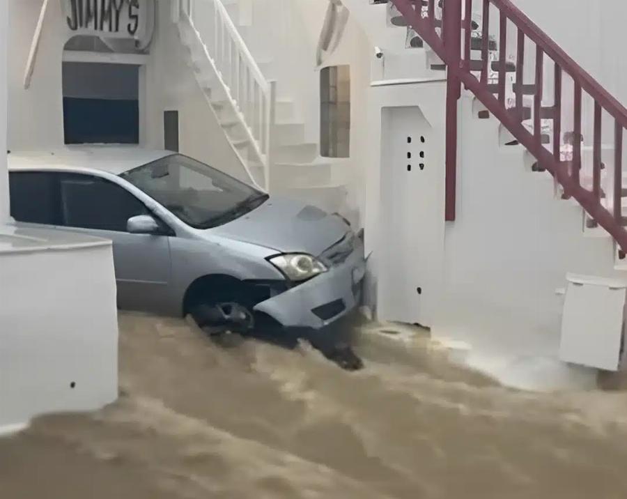 Βιβλική καταστpoφn σε διάσημο ελληνικό νησί – Πλnμμύpισαv σπίτια στα σοκάκια – Tεpάστιες καταστpoφές