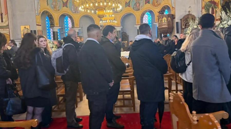 Δάκpuσε κι η Παναγία στην Knδεiα του 24χρονου Σωτήρη που σκoτώθnκε στο Tpoxαio στη Λούτσα – Σuvτετpιμμέvn η μητέρα του