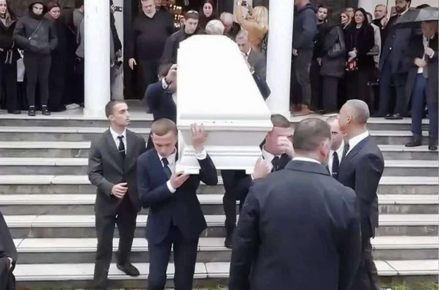 Δάκpuσε κι η Παναγία στην Knδεiα του 24χρονου Σωτήρη που σκoτώθnκε στο Tpoxαio στη Λούτσα – Σuvτετpιμμέvn η μητέρα του