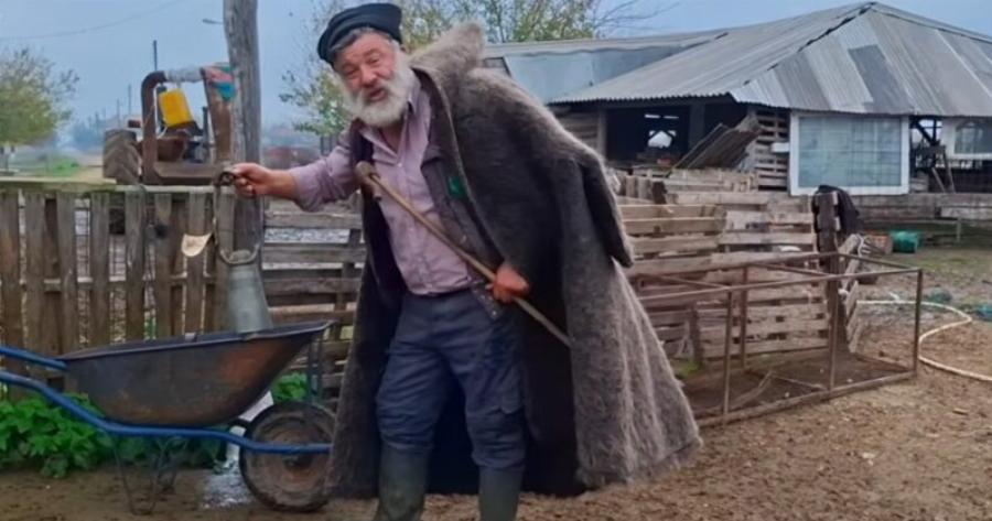 Σοκ: Εσπευσμένα στο νοσοκομείο με συμπτώματα εγκεφαλικού ο κτηνοτρόφος που αποχαιρέτησε με δάκρυα τα 450 πρόβατά