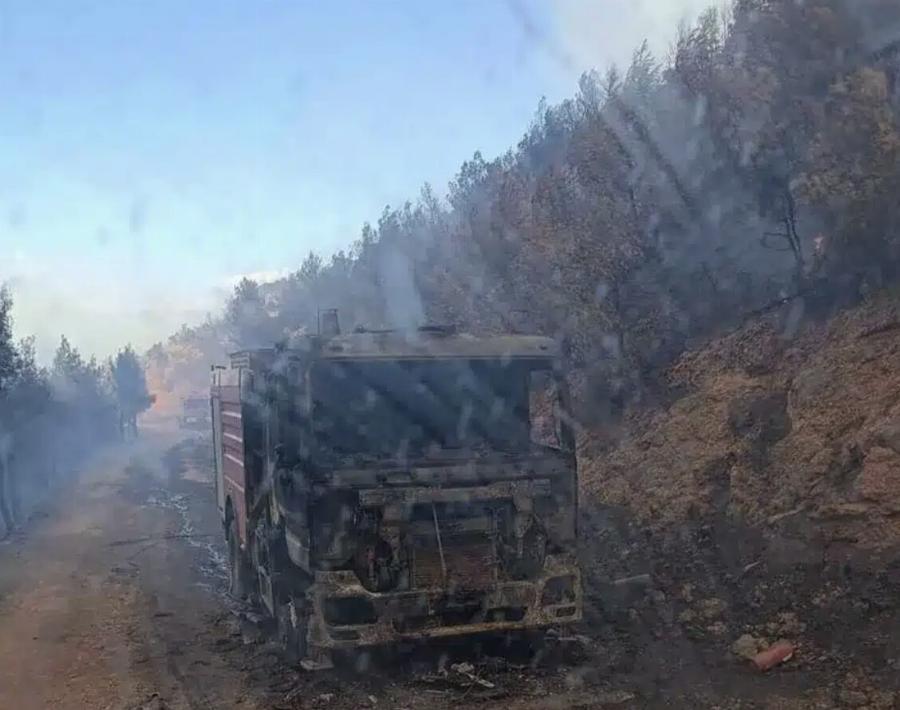 Έκτακτο: Κάηκε πυροσβεστικό όχημα