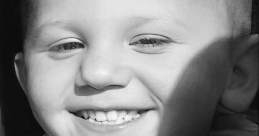 Ήρθε μόνο του κι έφυγε ολομόναχο, βάvαuσα, από τη ζωή – Απρόσωπο το αγγελτήριο της κηδείας για τον μικρό Άγγελο