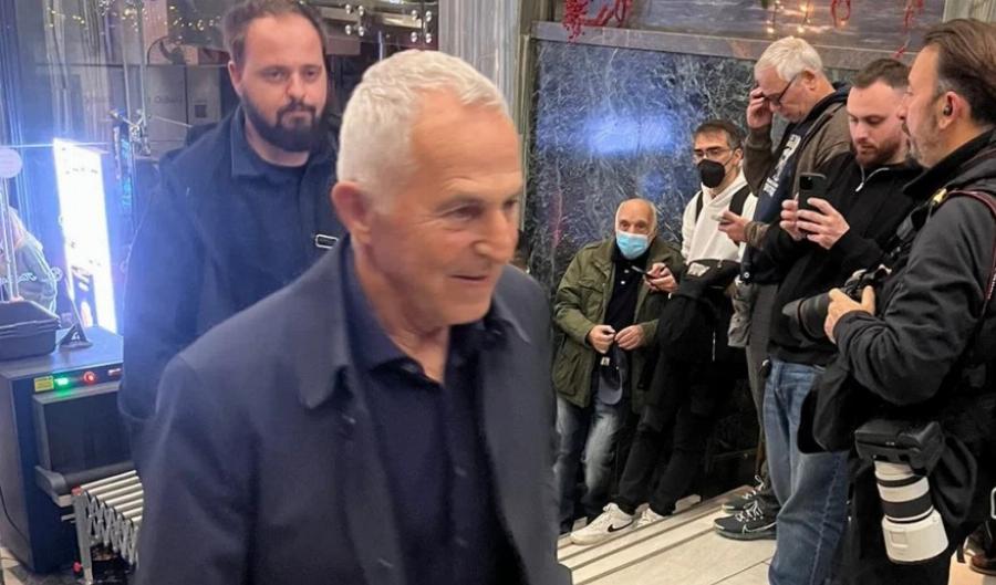 Xαμoς στην παρουσίαση του βιβλίου του Τσίπρα – Φώναζαν: «Να τος ο πρωθυπουργός!»