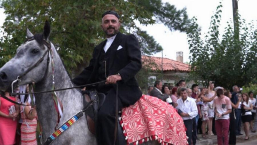 Λαμία: Ένας γάμος με εικόνες που σπανίζουν. Γαμπρός και νύφη θα συζητιούνται για καιρό