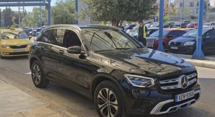 Ο Θανάσης Αυγερινός αποκάλυψε σε ποιον ανήκει το θηριώδες μαύρο τζιπ με το οποίο μετακινείται η Καρυστιανού