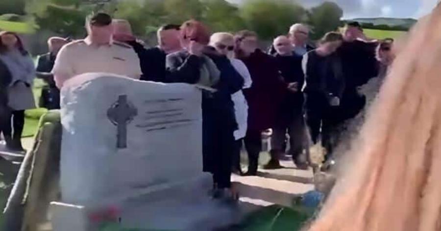 «Βγάλτε με έξω, είναι σκοτεινά εδώ»: Άνδρας φώναζε από τον τάφο στην κηδεία του
