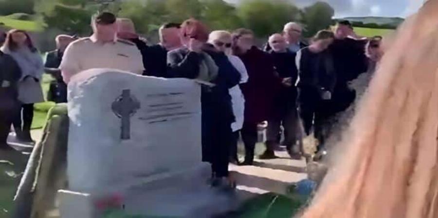 «Βγάλτε με έξω, είναι σκοτεινά εδώ»: Άνδρας φώναζε από τον τάφο στην κηδεία του