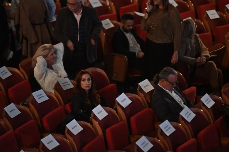 Xαμoς στην παρουσίαση του βιβλίου του Τσίπρα – Φώναζαν: «Να τος ο πρωθυπουργός!»