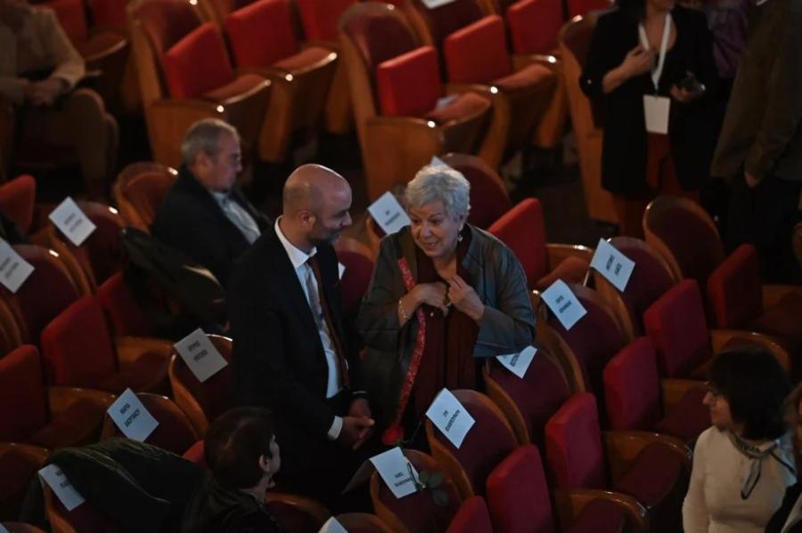 Xαμoς στην παρουσίαση του βιβλίου του Τσίπρα – Φώναζαν: «Να τος ο πρωθυπουργός!»