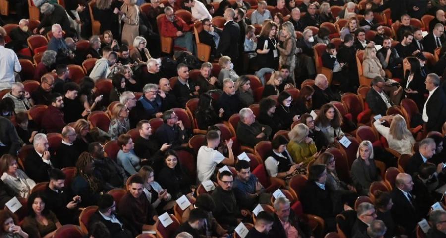 Xαμoς στην παρουσίαση του βιβλίου του Τσίπρα – Φώναζαν: «Να τος ο πρωθυπουργός!»