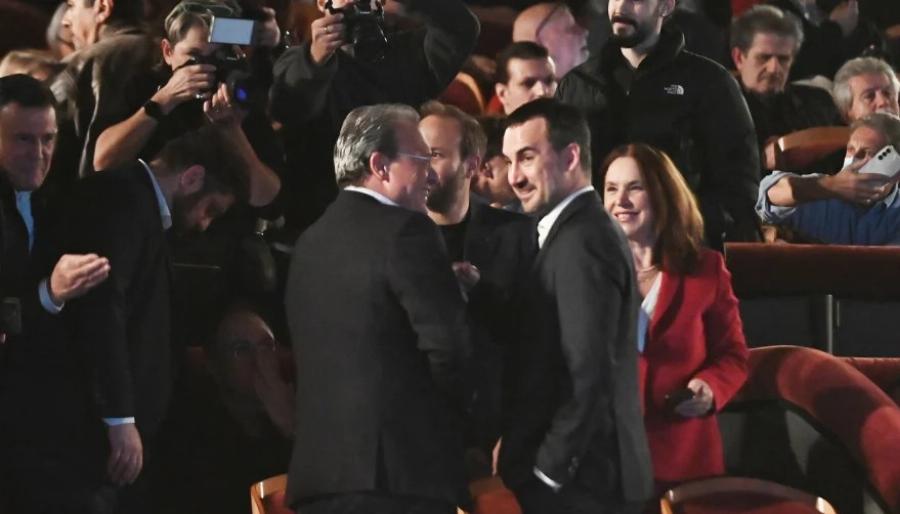 Xαμoς στην παρουσίαση του βιβλίου του Τσίπρα – Φώναζαν: «Να τος ο πρωθυπουργός!»