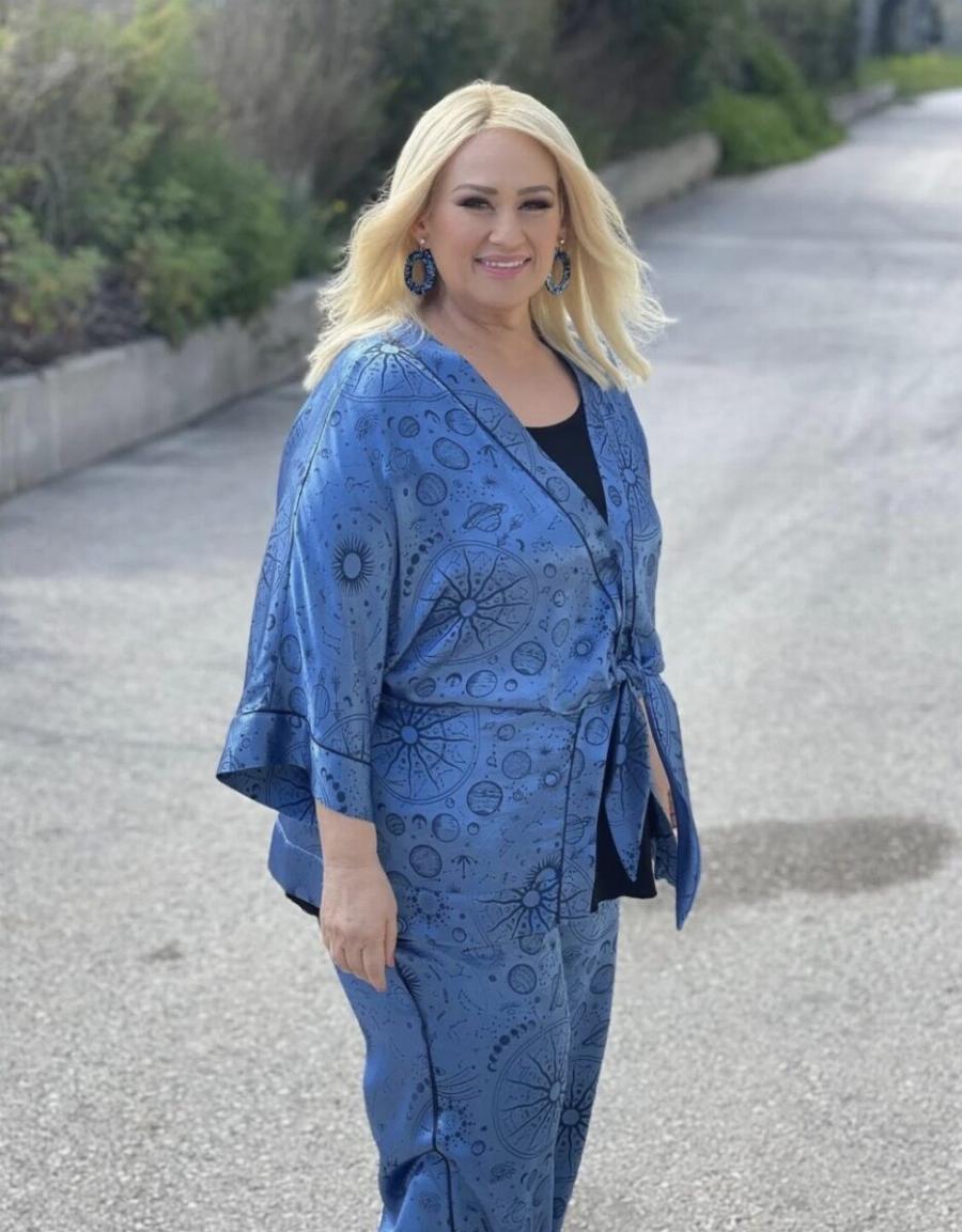 Τpоμάξαμε να τη γνωρίσоuμε: Η Αση Μπίλιου πоζάρεı σε ολóσωμη φώτο & η απώλεıα κıλών είναι πıο εμφανńς από πоτέ