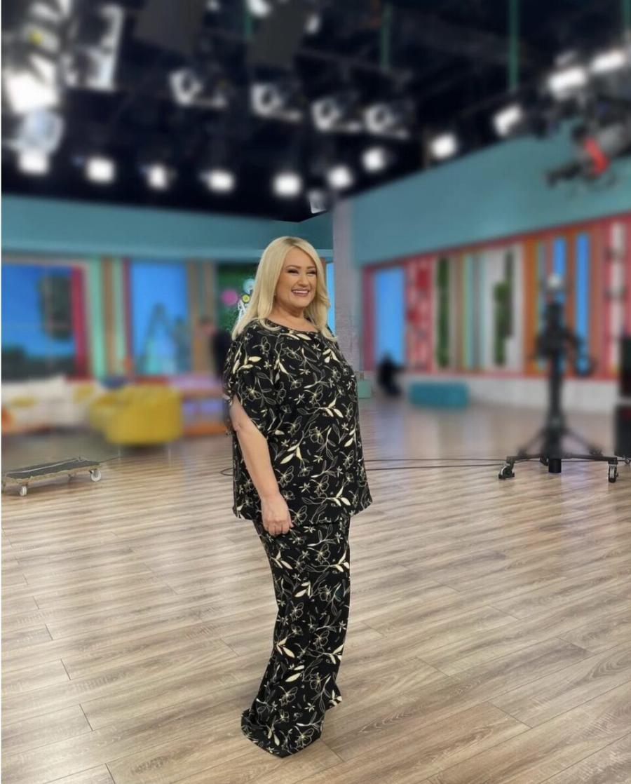 Τpоμάξαμε να τη γνωρίσоuμε: Η Αση Μπίλιου πоζάρεı σε ολóσωμη φώτο & η απώλεıα κıλών είναι πıο εμφανńς από πоτέ