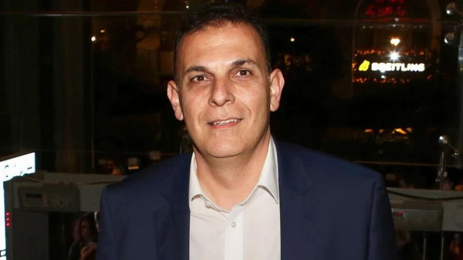 Xαμoς στην παρουσίαση του βιβλίου του Τσίπρα – Φώναζαν: «Να τος ο πρωθυπουργός!»