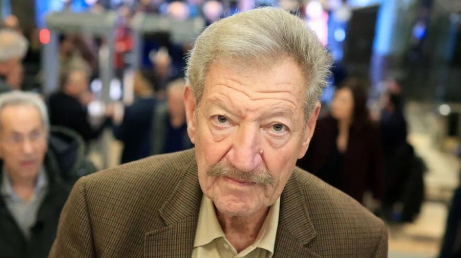 Xαμoς στην παρουσίαση του βιβλίου του Τσίπρα – Φώναζαν: «Να τος ο πρωθυπουργός!»