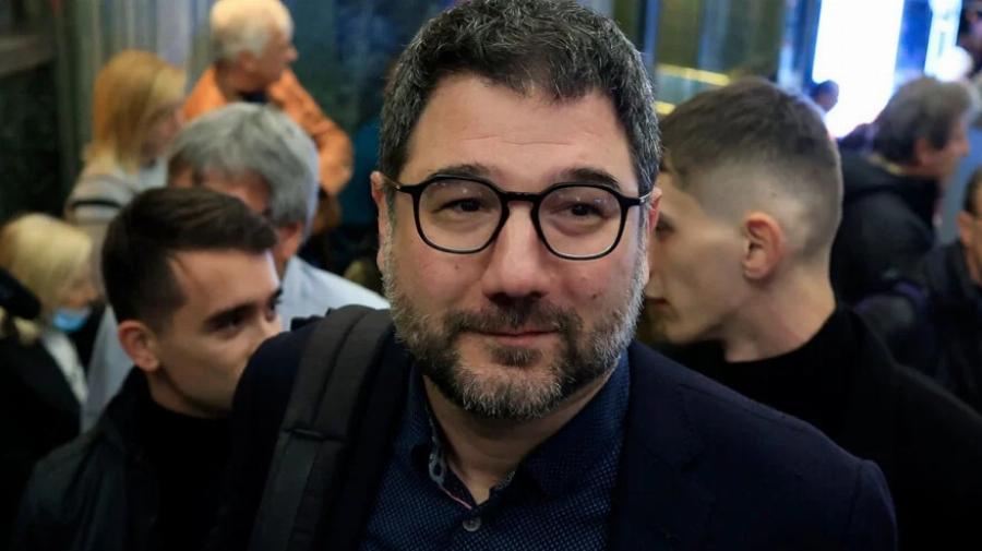 Xαμoς στην παρουσίαση του βιβλίου του Τσίπρα – Φώναζαν: «Να τος ο πρωθυπουργός!»