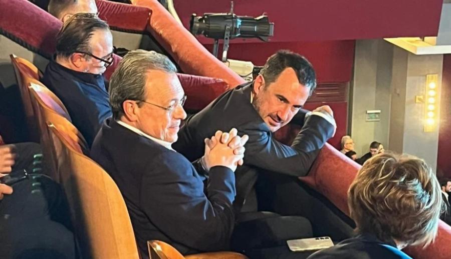 Xαμoς στην παρουσίαση του βιβλίου του Τσίπρα – Φώναζαν: «Να τος ο πρωθυπουργός!»