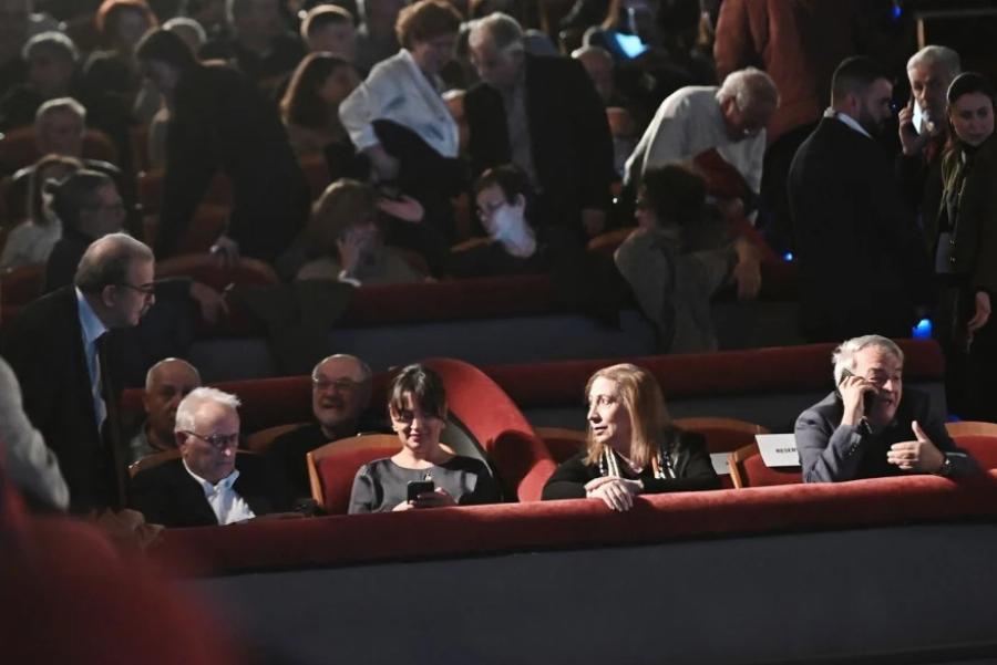 Xαμoς στην παρουσίαση του βιβλίου του Τσίπρα – Φώναζαν: «Να τος ο πρωθυπουργός!»