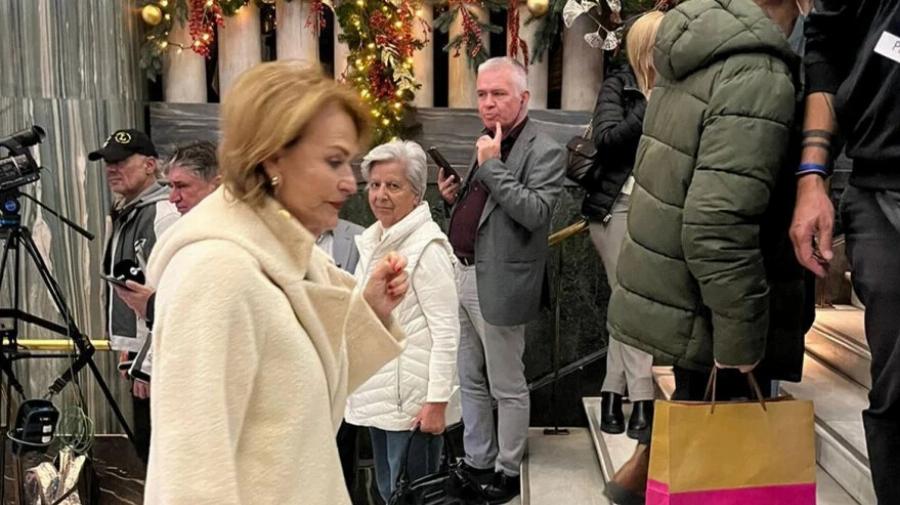 Xαμoς στην παρουσίαση του βιβλίου του Τσίπρα – Φώναζαν: «Να τος ο πρωθυπουργός!»