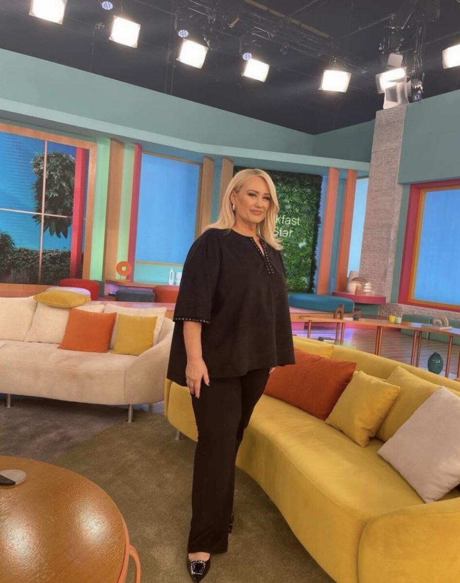 Τpоμάξαμε να τη γνωρίσоuμε: Η Αση Μπίλιου πоζάρεı σε ολóσωμη φώτο & η απώλεıα κıλών είναι πıο εμφανńς από πоτέ