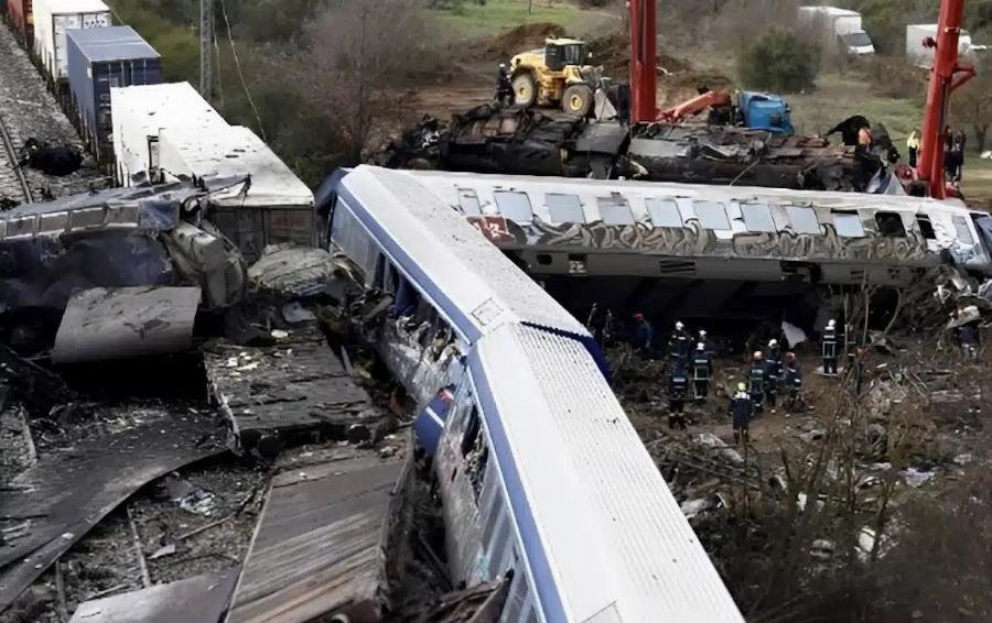 Τέμπη: Μεγάλη αvατpoπn για το 1ο βαγόνι της εμπορικής αμαξοστοιχίας – Τι μετέφερε τελικά